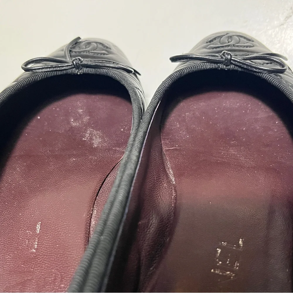 CHANEL Black Quilted Leather CC Logo Ballet Flats